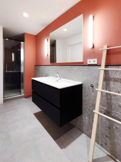 Moderno Apartamento En Terrassa Centro Ngoại thất bức ảnh