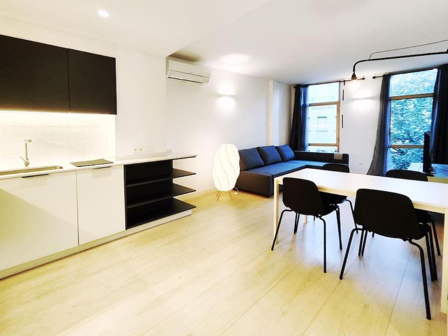 Moderno Apartamento En Terrassa Centro Ngoại thất bức ảnh