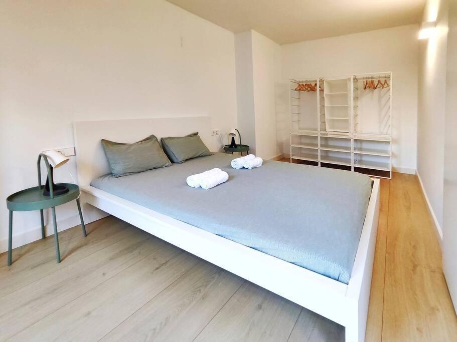 Moderno Apartamento En Terrassa Centro Ngoại thất bức ảnh